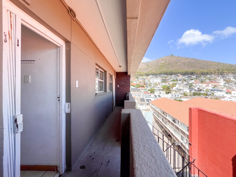 To Let 1 Bedroom Property for Rent in Green Point Western Cape